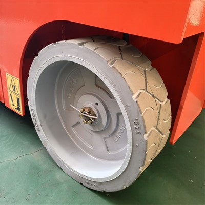 Самохідний електричний ножичний підйомник